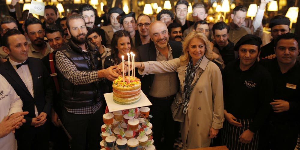 Ekibini alkışladı...