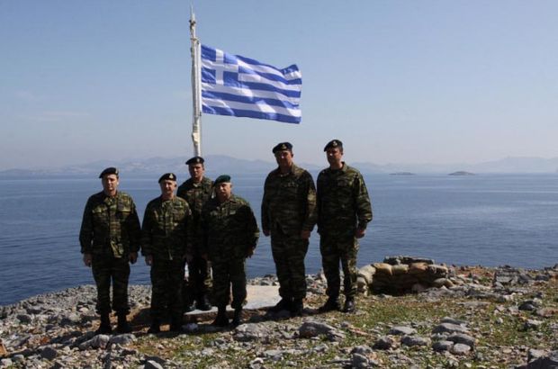 Yunan komutandan Kardak manzaralı fotoğraf!