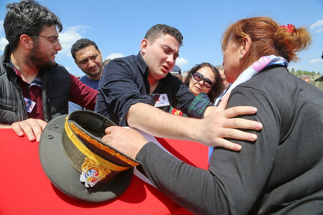 Kemal Kılıçdaroğlu Şehit pilot Dilaver Karsavuranoğlu'nun cenazesine katıldı