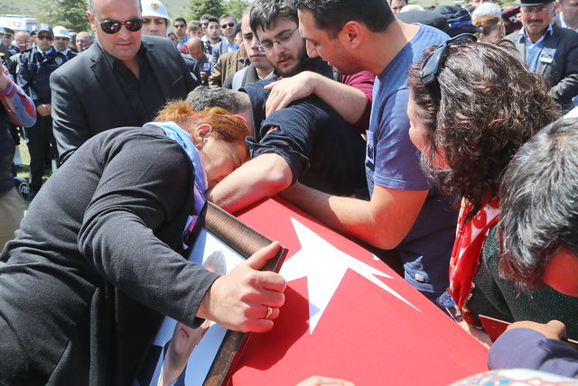 Kemal Kılıçdaroğlu Şehit pilot Dilaver Karsavuranoğlu'nun cenazesine katıldı