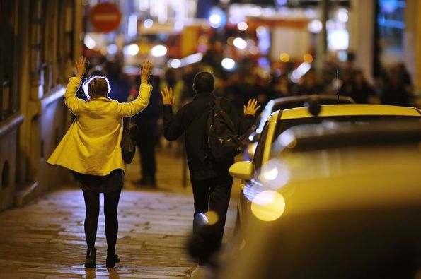 Paris'teki saldırının ardından halk bölgeden uzaklaştırıldı