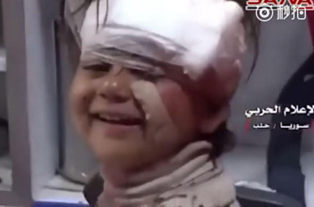 Suriyeli küçük kız, trajediye rağmen kameraya böyle gülümsedi