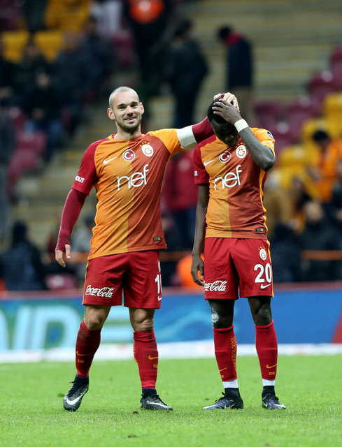 Sneijder'dan Bruma'ya: Fenerbahçe'yi sen yıkacaksın