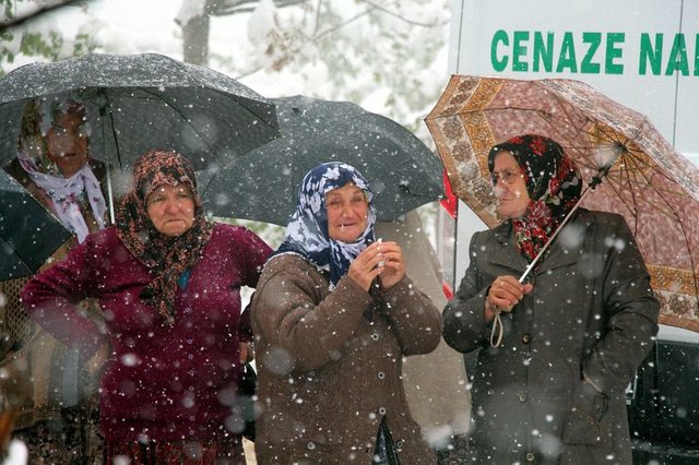 Zonguldak'taki kazada yaşamını yitiren 9 kişi son yolculuğuna uğurlandı