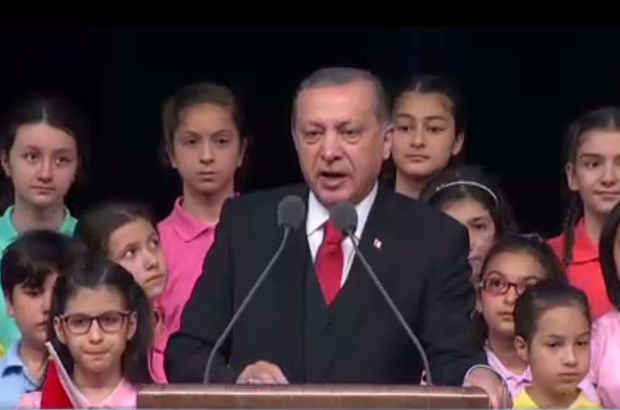 Cumhurbaşkanı Erdoğan, Cumhurbaşkanlığı Külliyesi'nde çocukları ağırladı