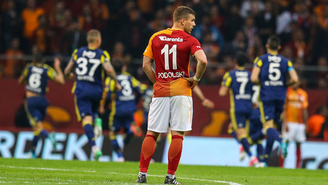 Lukas Podolski, taraftardan özür diledi