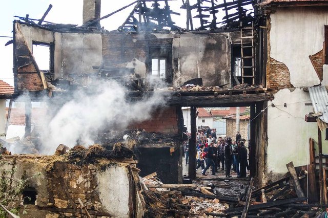Domaniç'teki yangın halkın seferberliği ile söndürüldü
