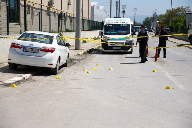 Sakarya'da işyerine 20 kişiyle silahlı saldırı