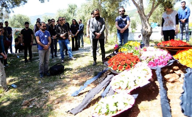Balkondan düşerek ölen genç oyuncu Tuğçe Şener'e cenaze töreni