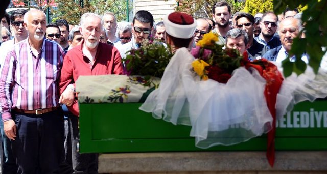 Balkondan düşerek ölen genç oyuncu Tuğçe Şener'e cenaze töreni