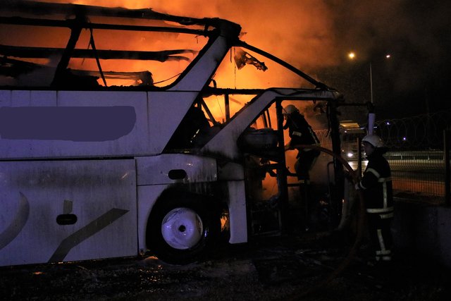 Bursa'da 6 yolcu otobüsü yandı