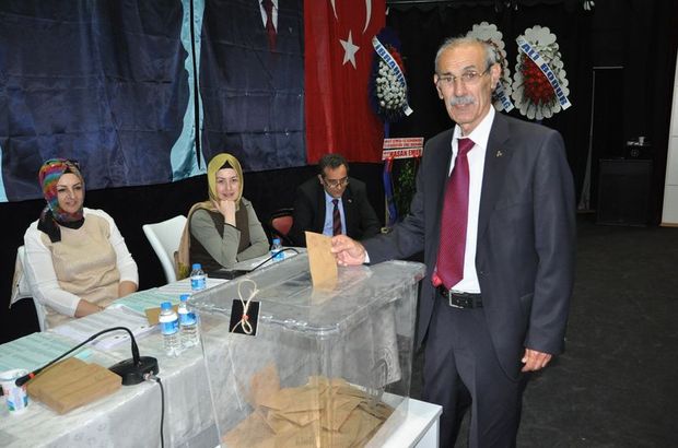 MHP yönetiminin görevden aldığı başkan, yeniden seçildi