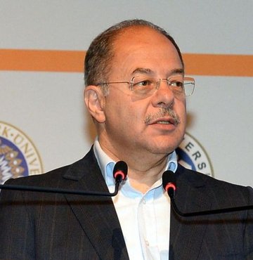 Bakan Recep Akdağ, "İnsanımızın büyük bir kısmının şişman olduğu bir toplumda buna hareketsizlik ve sigara eşlik ediyorsa inanın halimiz duman" dedi