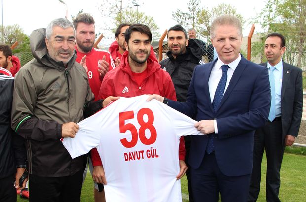 Vali Davut Gül, Sivasspor'u kutladı