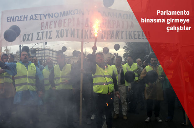 Yunanistan'da polisler hükümet karşıtı gösteri düzenledi