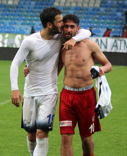 Süper Lig'den düşen Gaziantepsporlu futbolcular gözyaşlarını tutamadı