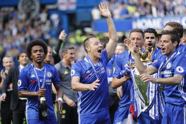 Şampiyon Chelsea kupasını aldı. John Terry, Chelsea'ye veda etti