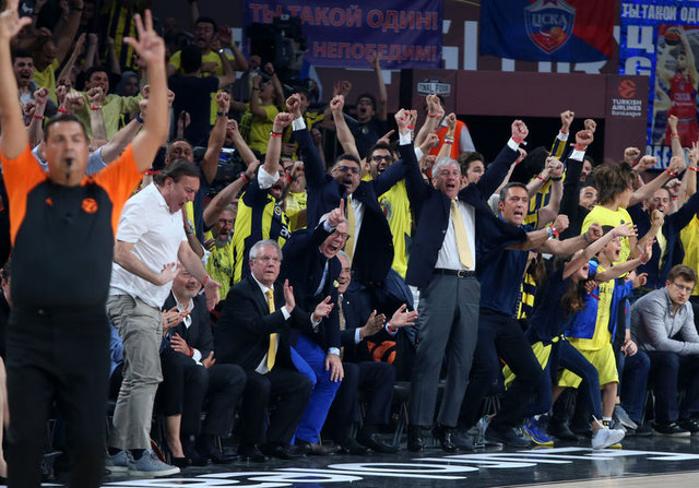 Fenerbahçe - Olympiakos maçına damga vuran kareler