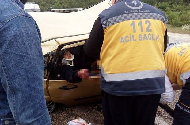 Bursa'da midibüs ile otomobil çarpıştı: Ölü ve yaralılar var