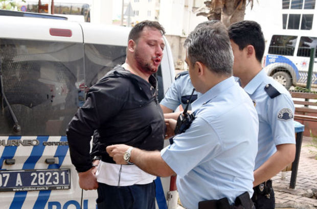 Antalya'da bıçakla kreşi basan baba tutuklandı