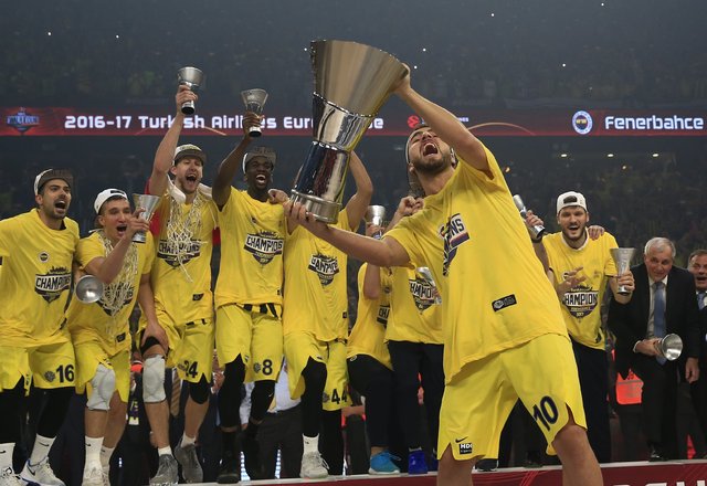 Fenerbahçeli basketbolcular tarihi zaferi böyle değerlendirdi