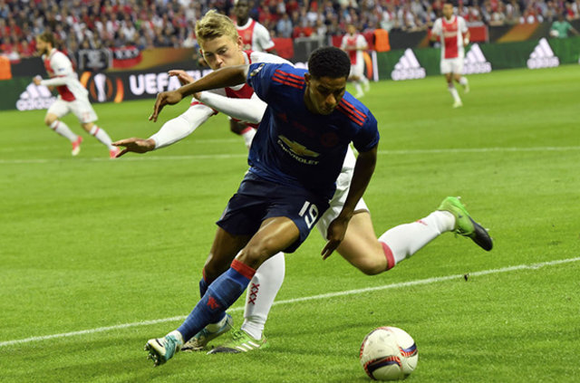 UEFA Avrupa Ligifinalinde kupa Manchester United'ın... Ajax: 0 - Manchester United: 2