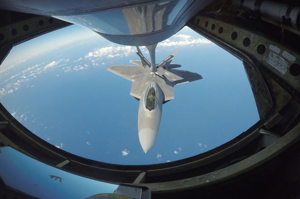 ABD, Suriye'yi F-22 uçaklarıyla vurmuş