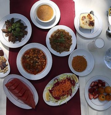 Sağlık Bakanlığınca ramazan ayının sağlıklı geçmesi için örnek iftar ve sahur sofrası hazırlandı