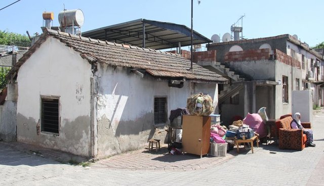 Adana'da Sultan nine 1 haftadır sokakta kalıyor