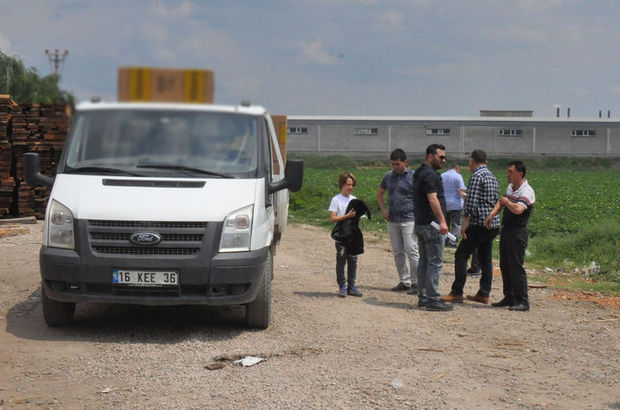 Bursa'da bir kişi telefonla konuşurken kamyonetin altında kalarak öldü