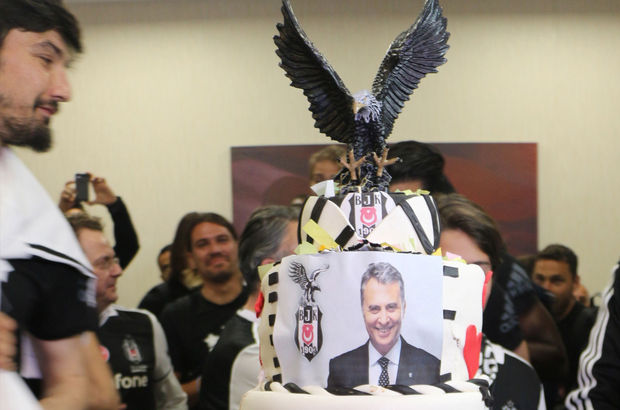 Beşiktaş'ta şampiyonluk pastası kesildi