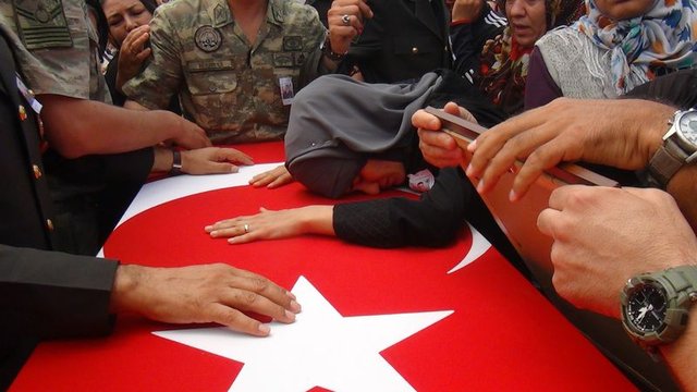 Şehit Tankçı Uzman Çavuş Oğuzhan Yılmaz son yolculuğuna uğurlandı