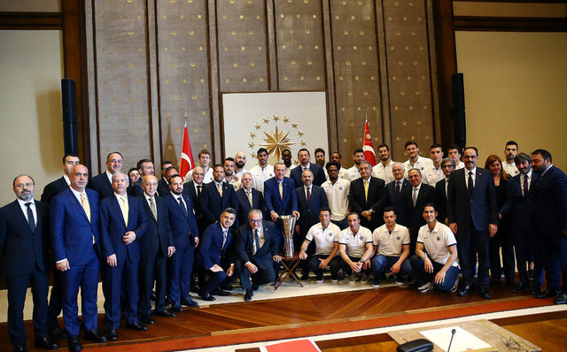Fenerbahçe Erdoğan'a kupayı götürdü