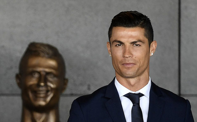 Cristiano Ronaldo'nun büstünü yapan heykeltraş bu kez Gareth Bale'ın heykelini yaptı