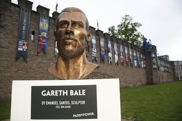 Cristiano Ronaldo'nun büstünü yapan heykeltraş bu kez Gareth Bale'ın heykelini yaptı