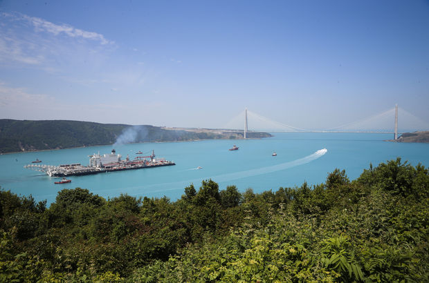 Dev gemi İstanbul Boğazı'nı 6 saatte geçti