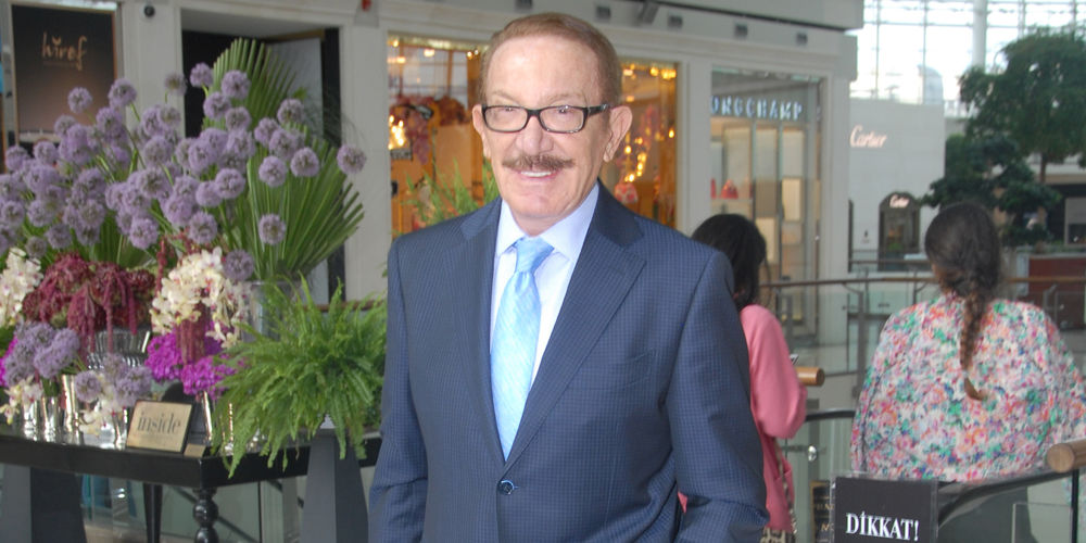 Dostlarla iftar yemeği