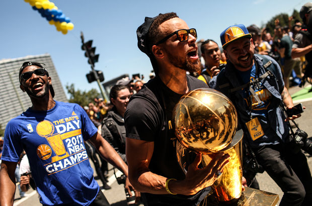 Golden State Warriors şampiyonluğu 1 milyon taraftarla kutladı