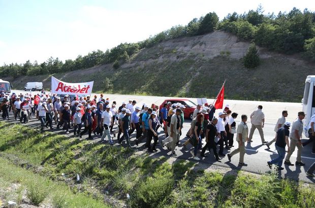 CHP'nin İstanbul yürüyüşünde fenalaşan partili hastaneye kaldırıldı