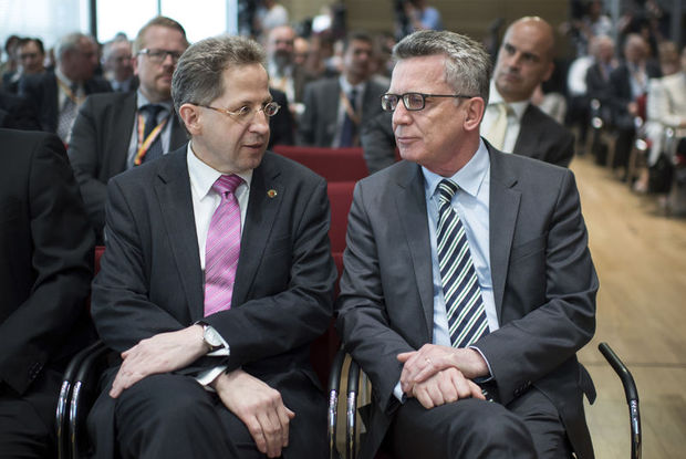 İçişleri Bakanı Thomas de Maiziere ve İstihbarat Başkanı Hans-Georg Maassen