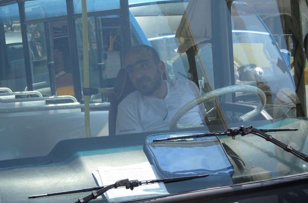 İstanbul'da sürücü bayılınca kaza yapan minibüsü yolcular durdurdu
