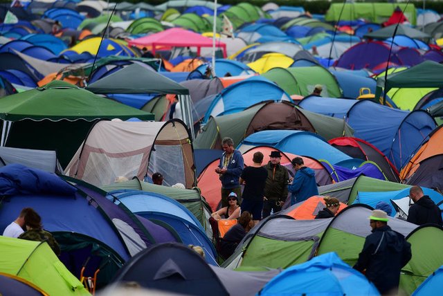 İngiltere'de düzenlenen en büyük açık hava festivali: "Glastonbury!"