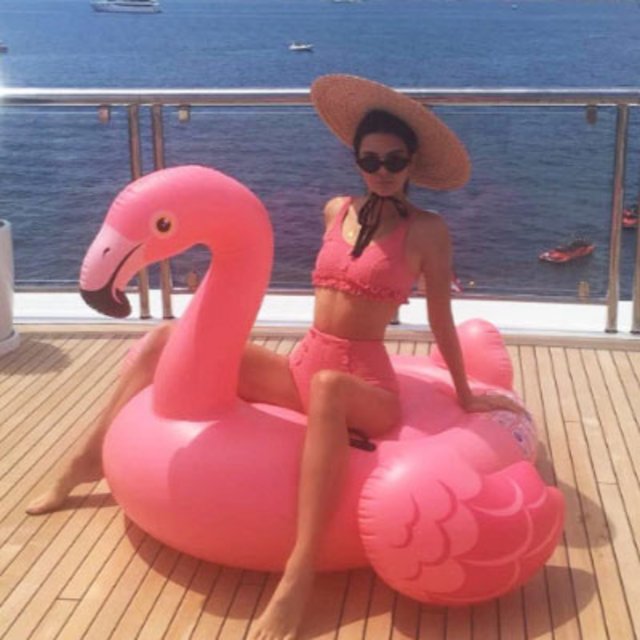 Sosyal medyada yeni trend: Flamingo yatak!