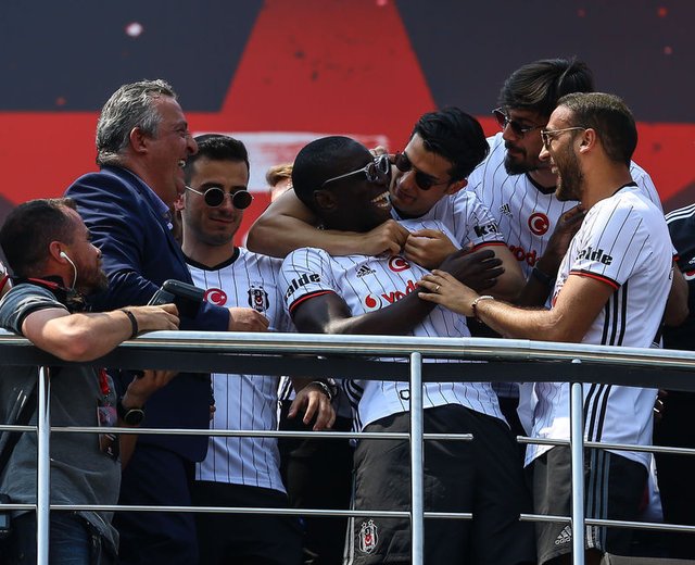 Beşiktaş'ta takımdan ayrılacak isimler belli oldu