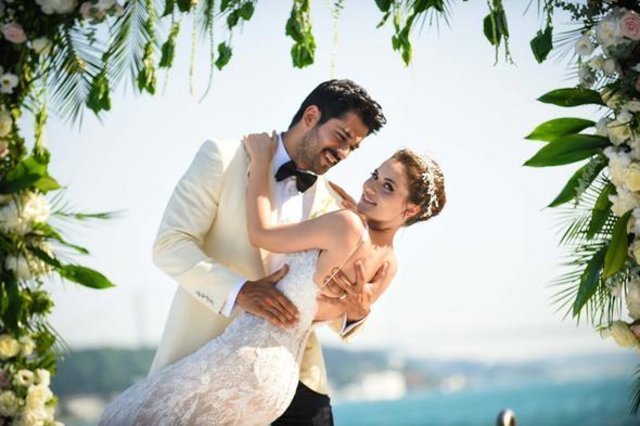 Burak Özçivit - Fahriye Evcen evlendi! Burak Özçivit - Fahriye Evcen düğünü!