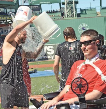 “Ice Bucket Challenge” kampanyasının mucidi Pete Frates, 1 yıl aradan sonra yeniden hastaneye kaldırıldı