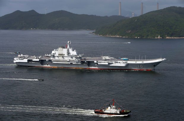 Çin'in ilk uçak gemisi Liaoning, Hong Kong'a ulaştı