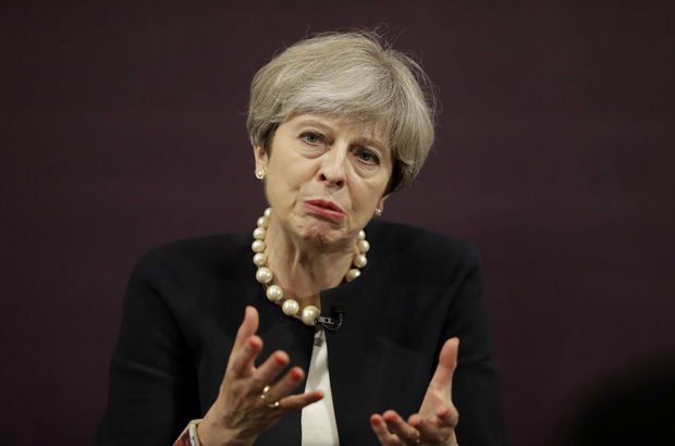 İngiltere Başbakanı May'den itiraf: Eşime sarılıp, ağladım