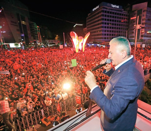 Başbakan Yıldırım, 19 Temmuz 2016’da Kızılay’da Demokrasi Nöbeti’ndeki vatandaşlara hitap etmişti.