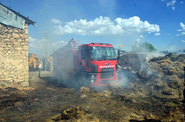 Erzincan Çayırlı'da çıkan yangında 9 ev ve 7 ahır hasar gördü